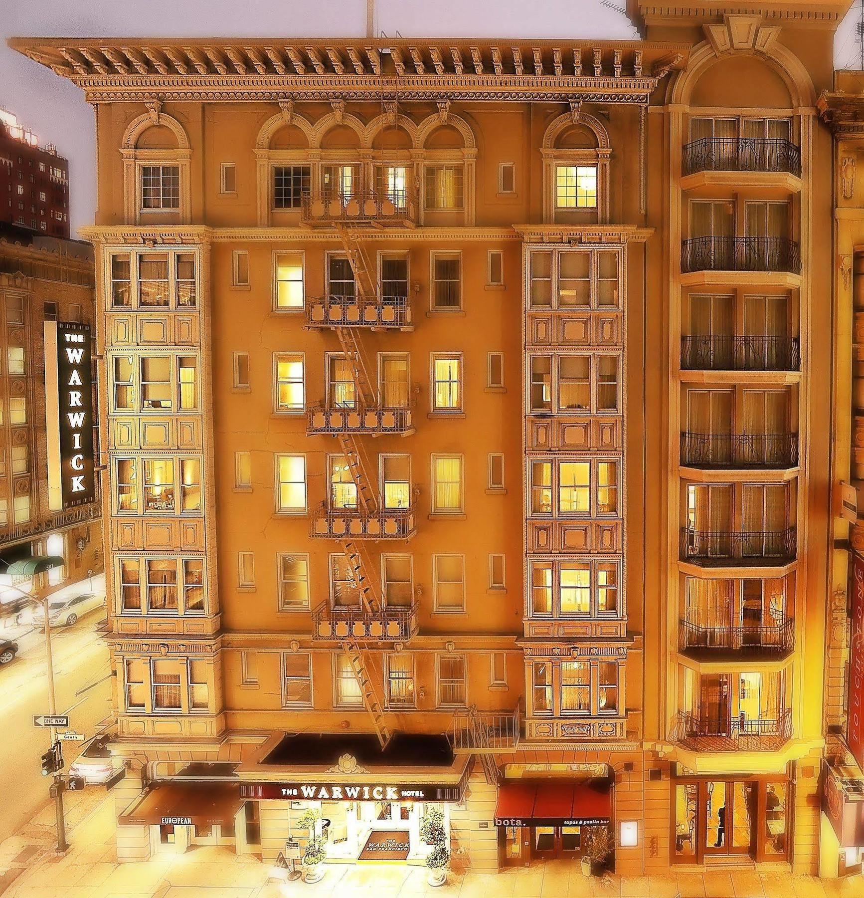 Warwick Hotel 4*